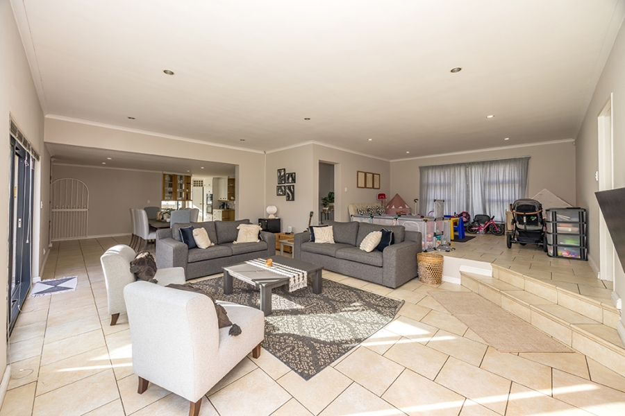 4 Bedroom Property for Sale in Amanda Glen Western Cape